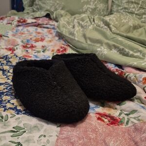 VS PINK Cozy Black Women's Slippers